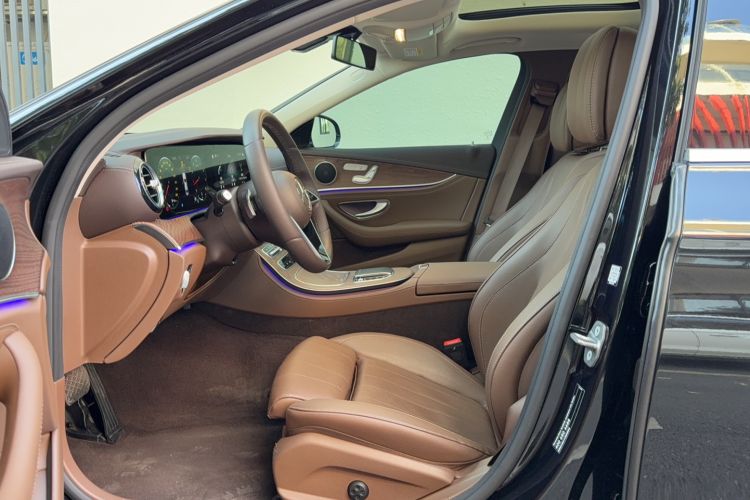Used Mercedes-Benz E-Class 2022 Second Facelift E 300 L Fashion Edition Interior 1