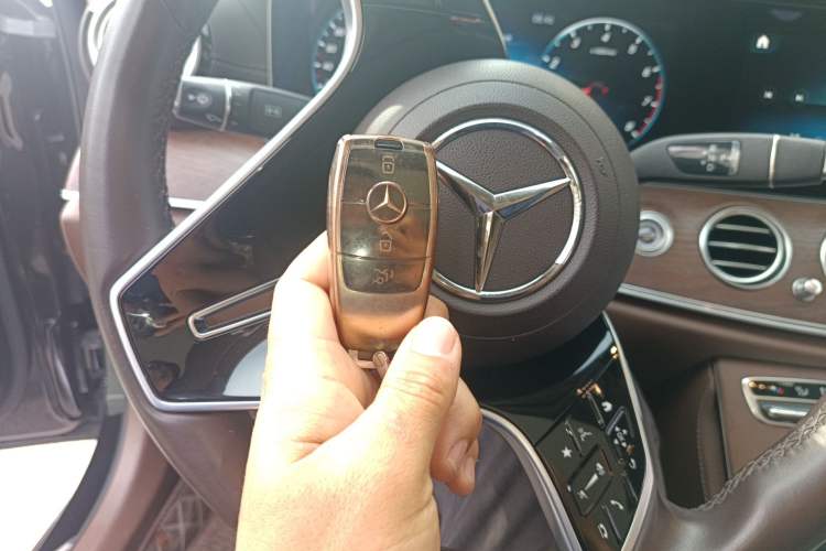 Used Mercedes-Benz E-Class 2022 Revised Version E 300 L Luxury Edition Interior 1