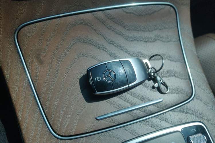 Used Mercedes-Benz E-Class 2022 Second Facelift E 300 L Fashion Edition Interior 1
