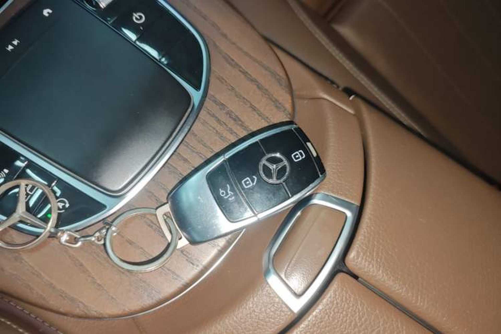 Used Mercedes-Benz E-Class 2022 Updated E 300 L Stylish Edition Interior 1