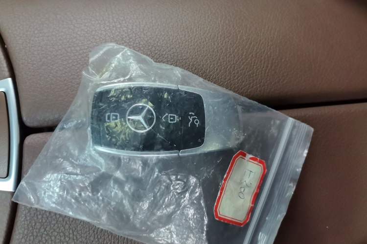 Used Mercedes-Benz E-Class 2022 Updated E 300 L Luxury Edition Interior 1