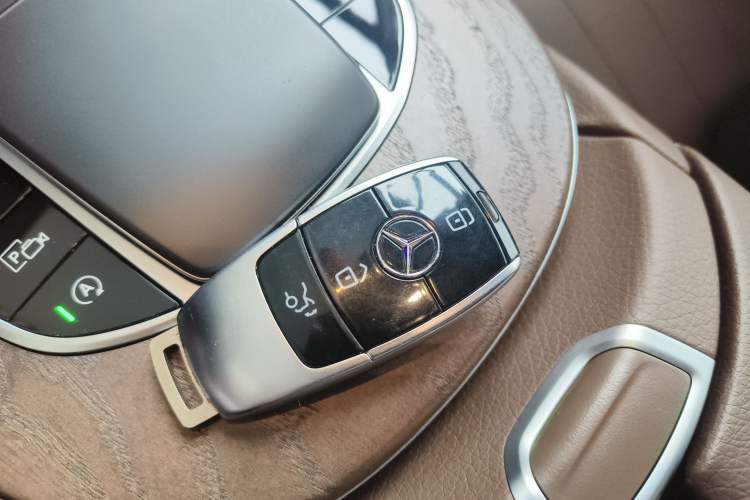 Used Mercedes-Benz E-Class 2022 E 300 L Luxury Model Interior 1