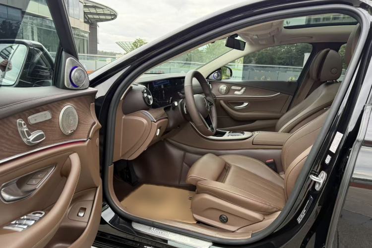 Used Mercedes-Benz E-Class 2022 Updated E 300 L Stylish Edition Interior 1