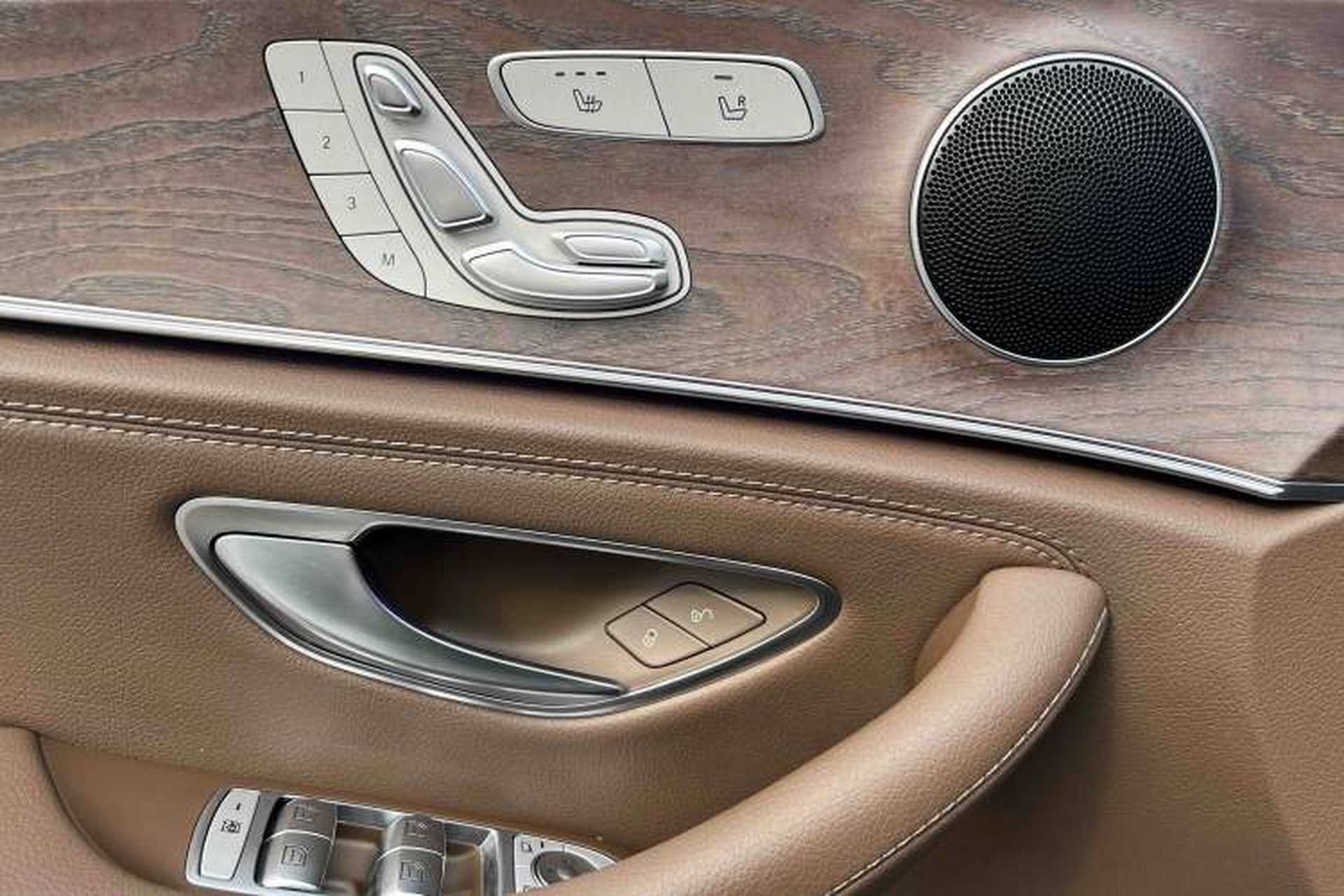 Used Mercedes-Benz E-Class 2022 E 300 L Stylish Model Interior 1