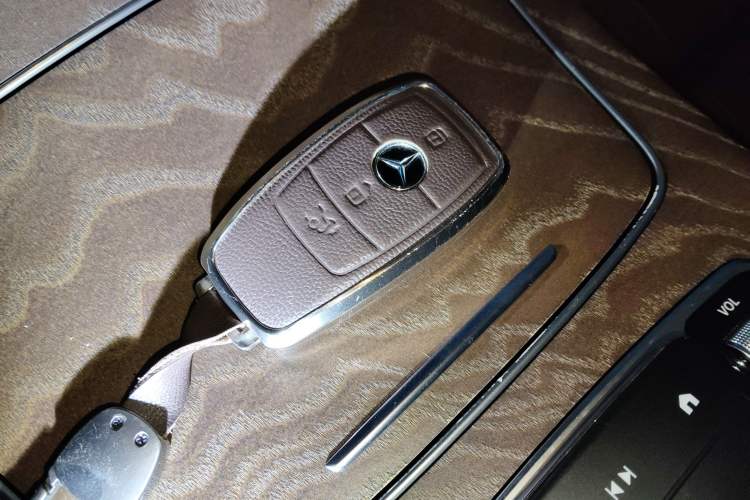 Used Mercedes-Benz E-Class 2022 Second Facelift E 300 L Fashion Edition Interior 1