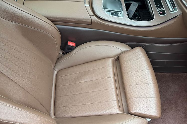 Used Mercedes-Benz E-Class 2022 Second Facelift E 260 L Interior 1
