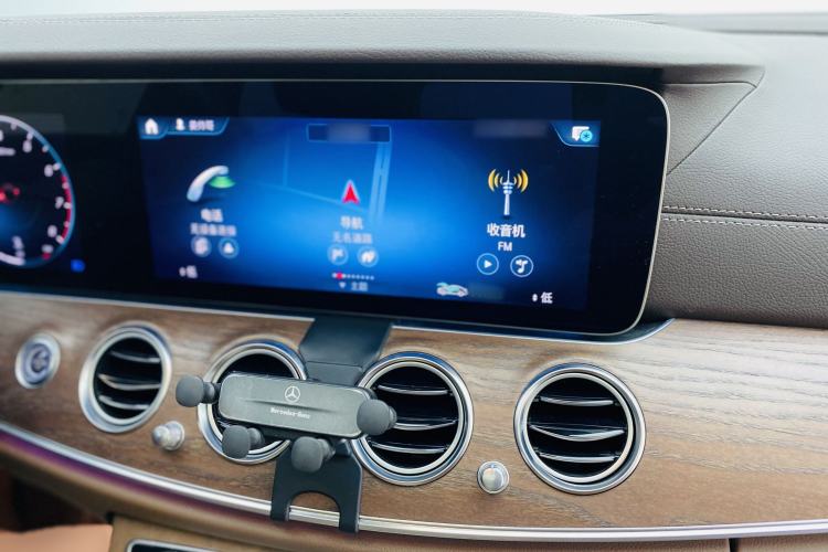 Used Mercedes-Benz E-Class 2022 Second Facelift E 300 L Luxury Edition Interior 10