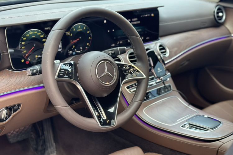 Used Mercedes-Benz E-Class 2022 E 260 L Interior 10