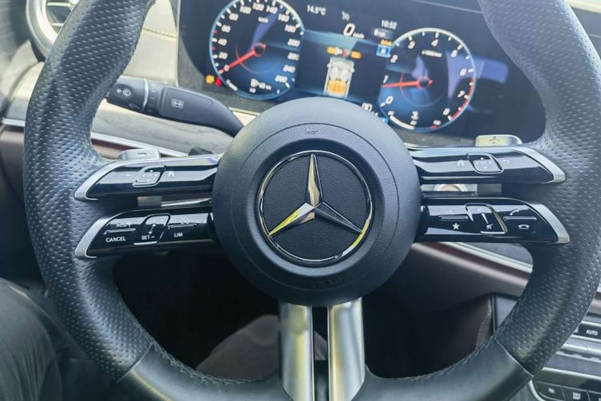 Used Mercedes-Benz E-Class 2022 Revised Version E 300 L Sporty and Stylish Edition Interior 10