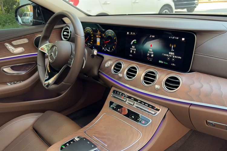 Used Mercedes-Benz E-Class 2022 Second Facelift E 300 L Fashion Edition Interior 10