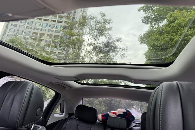 Used Mercedes-Benz E-Class 2022 Second Facelift E 300 L Sporty and Stylish Edition Interior 11