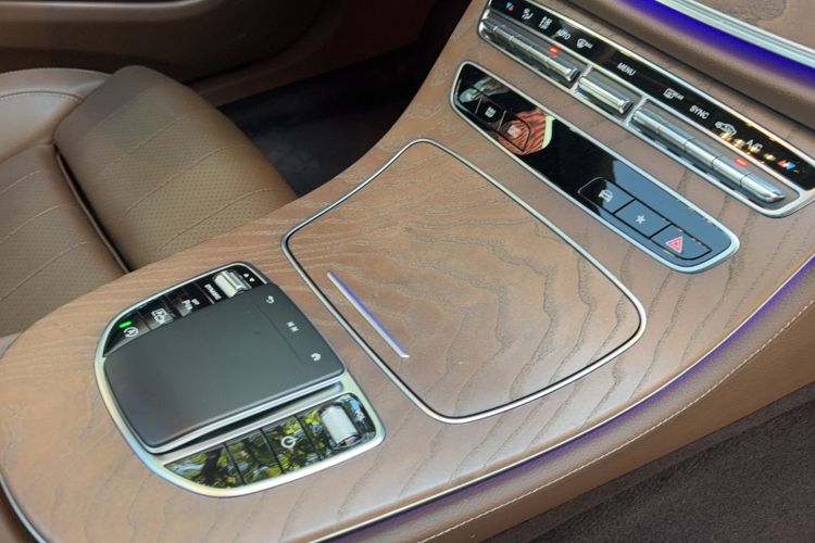 Used Mercedes-Benz E-Class 2022 Second Facelift E 300 L Fashion Edition Interior 11