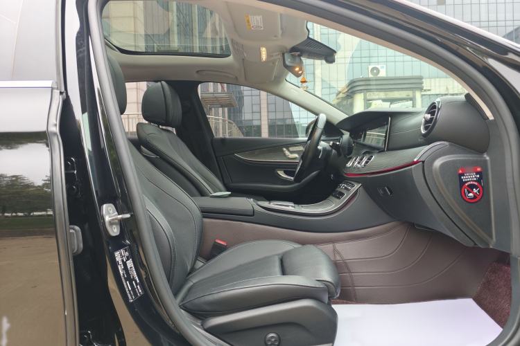 Used Mercedes-Benz E-Class 2022 Second Facelift E 300 L Fashion Edition Interior 12
