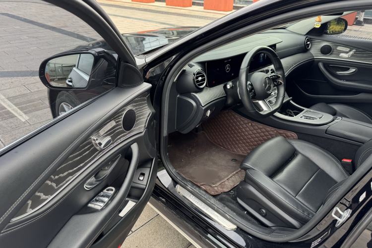 Used Mercedes-Benz E-Class 2022 Second Facelift E 300 L Sporty and Stylish Edition Interior 12