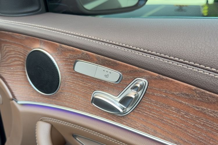 Used Mercedes-Benz E-Class 2022 Second Facelift E 300 L Fashion Edition Interior 12