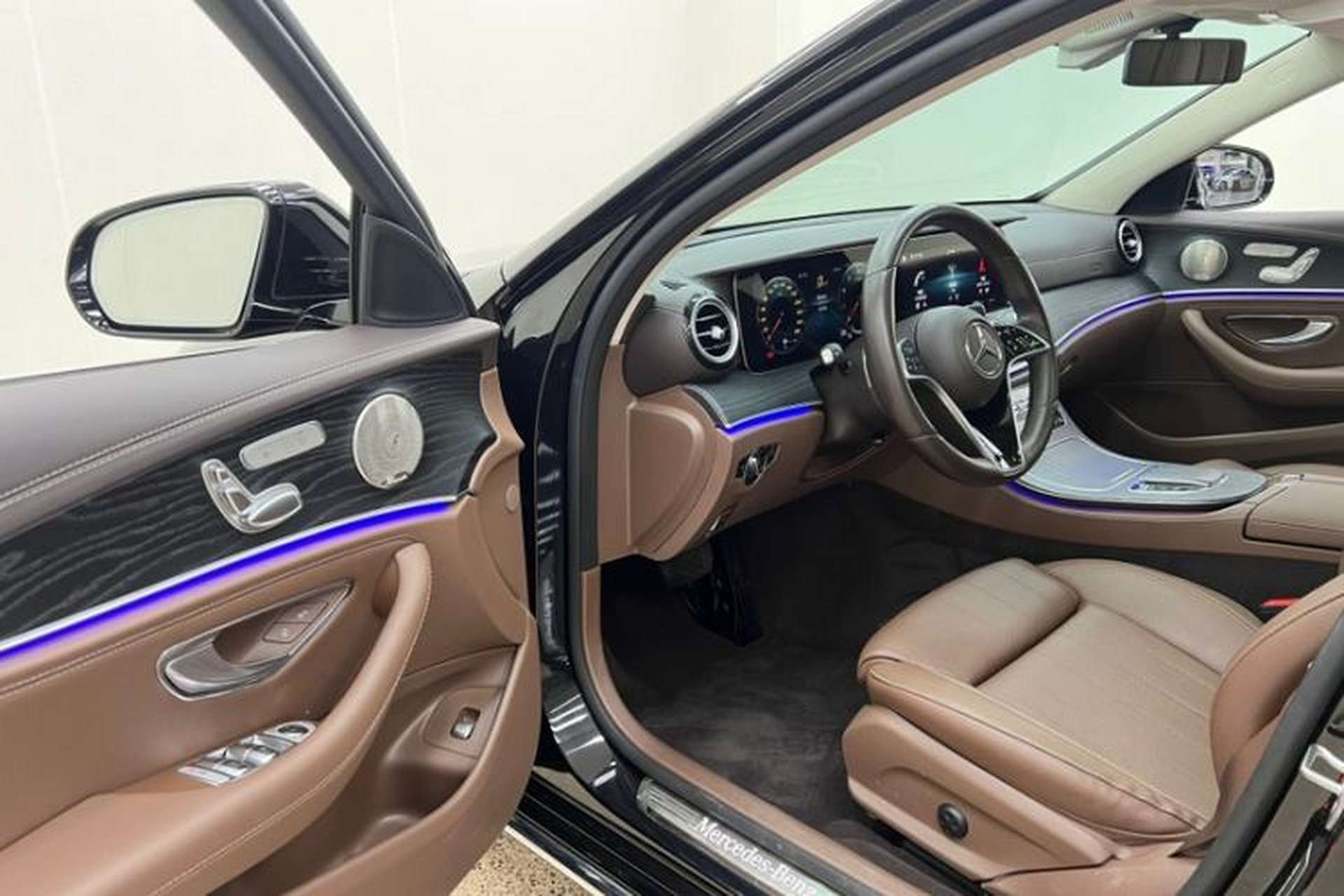 Used Mercedes-Benz E-Class 2022 Second Facelift E 300 L Luxury Edition Interior 15