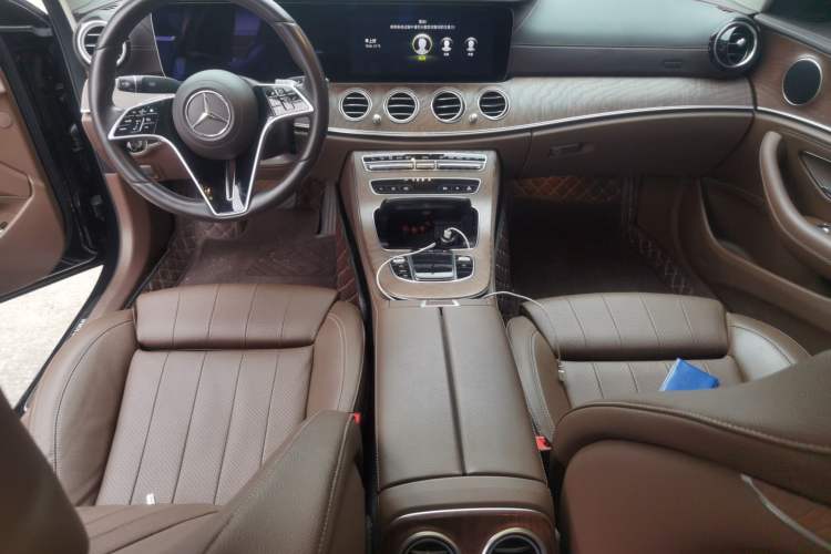 Used Mercedes-Benz E-Class 2022 E 260 L Interior 2