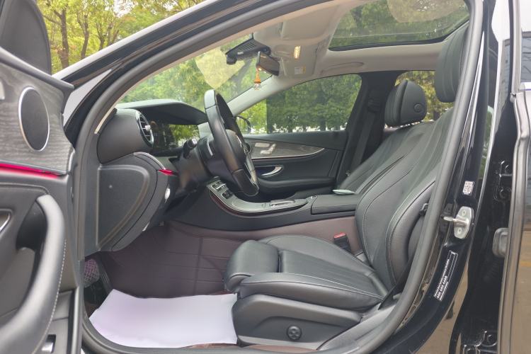 Used Mercedes-Benz E-Class 2022 Second Facelift E 300 L Fashion Edition Interior 2