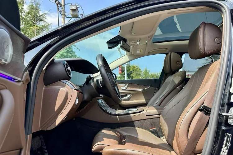 Used Mercedes-Benz E-Class 2022 Second Facelift E 300 L Luxury Edition Interior 2