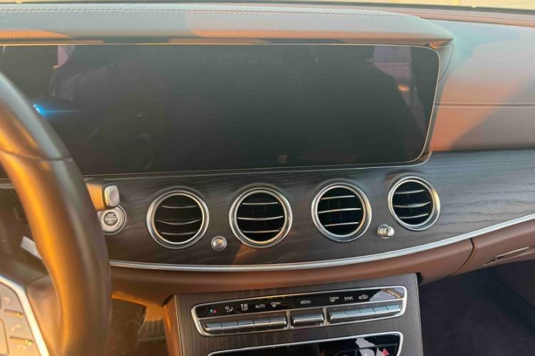 Used Mercedes-Benz E-Class 2022 Updated E 300 L Stylish Edition Interior 2