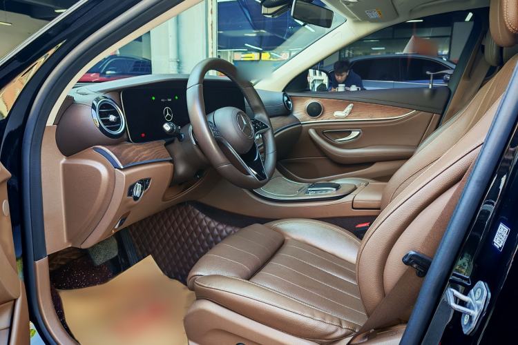 Used Mercedes-Benz E-Class 2022 E 260 L Interior 2