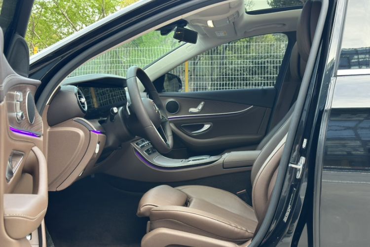 Used Mercedes-Benz E-Class 2022 E 260 L Interior 2