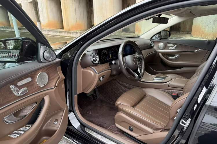 Used Mercedes-Benz E-Class 2022 Updated E 300 L Luxury Edition Interior 2