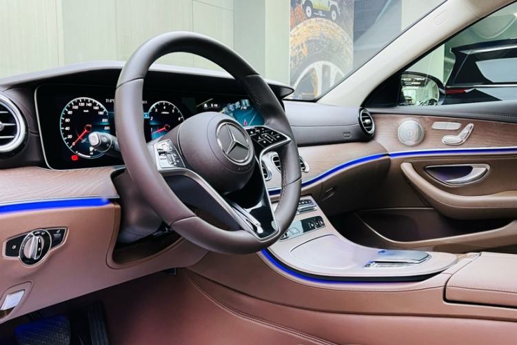 Used Mercedes-Benz E-Class 2022 Updated E 300 L Luxury Edition Interior 2