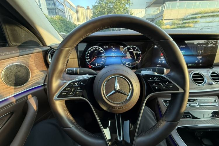 Used Mercedes-Benz E-Class 2022 Second Facelift E 300 L Fashion Edition Interior 2