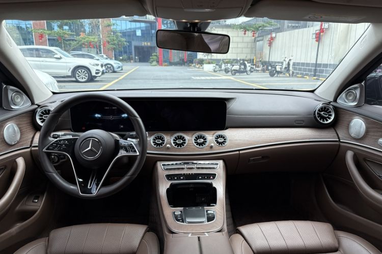 Used Mercedes-Benz E-Class 2022 E 260 L Interior 2