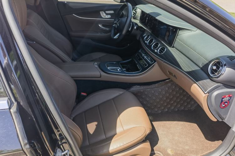 Used Mercedes-Benz E-Class 2022 Revised Version E 300 L Sporty and Stylish Edition Interior 2