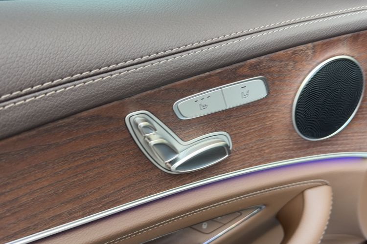 Used Mercedes-Benz E-Class 2022 Second Facelift E 300 L Fashion Edition Interior 2