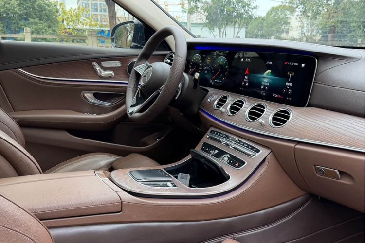 Used Mercedes-Benz E-Class 2022 Second Facelift E 260 L Interior 2