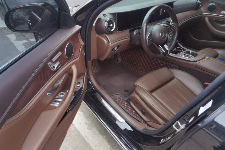 Used Mercedes-Benz E-Class 2022 E 260 L Interior 3