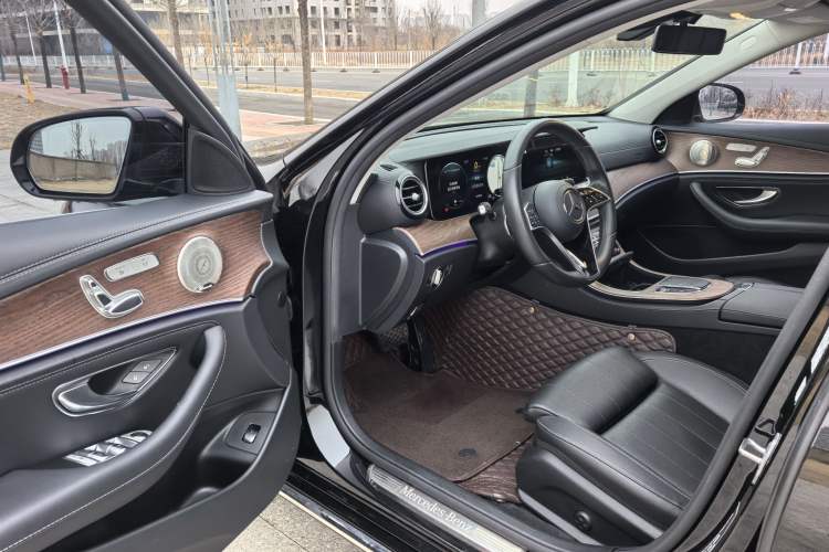 Used Mercedes-Benz E-Class 2022 Updated E 300 L Luxury Edition Interior 3