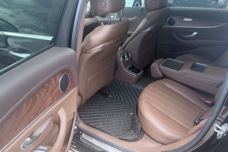 Used Mercedes-Benz E-Class 2022 E 300 L Stylish Model Interior 3
