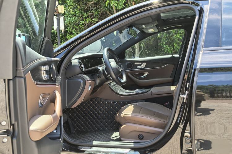 Used Mercedes-Benz E-Class 2022 E 260 Stylish Sports Edition Interior 3
