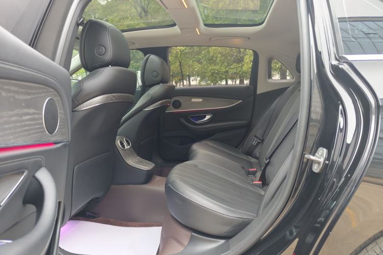 Used Mercedes-Benz E-Class 2022 Second Facelift E 300 L Fashion Edition Interior 3