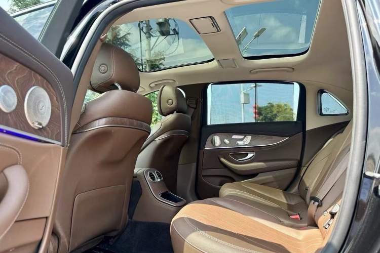 Used Mercedes-Benz E-Class 2022 Second Facelift E 300 L Luxury Edition Interior 3