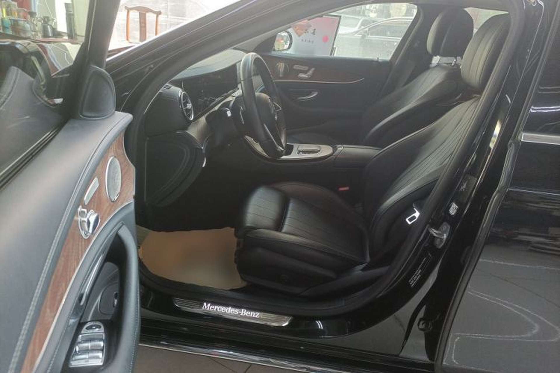 Used Mercedes-Benz E-Class 2022 Updated E 300 L Luxury Edition Interior 3