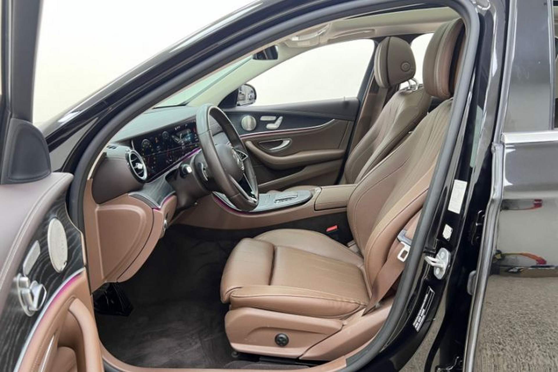 Used Mercedes-Benz E-Class 2022 Second Facelift E 300 L Luxury Edition Interior 3