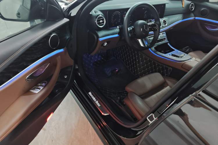 Used Mercedes-Benz E-Class 2022 E 260 Stylish Sports Edition Interior 3