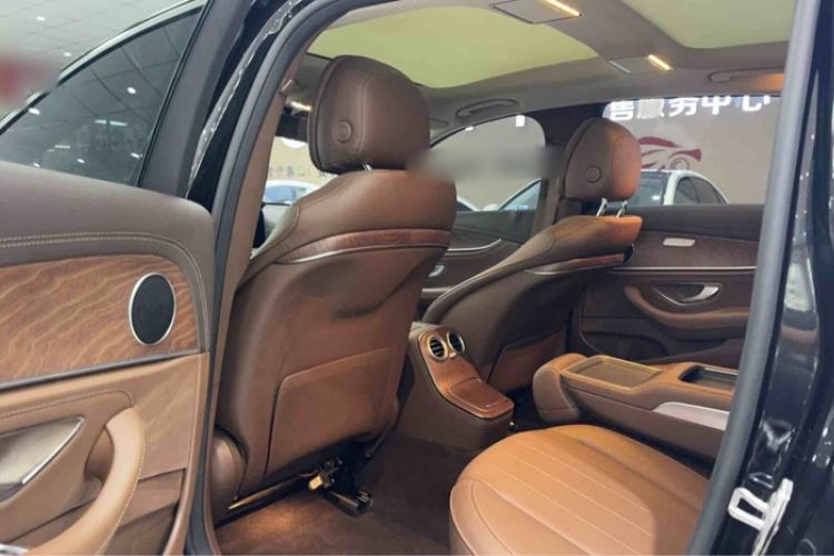 Used Mercedes-Benz E-Class 2022 Updated E 260 L Interior 3