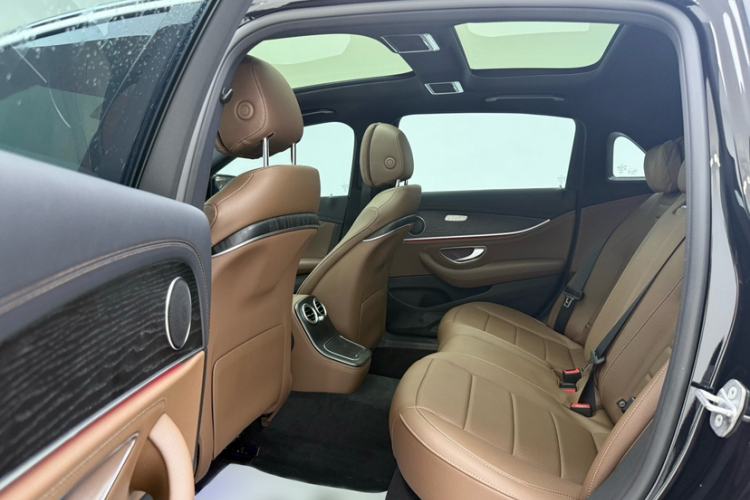 Used Mercedes-Benz E-Class 2022 Second Facelift E 260 L Sport 4MATIC Interior 3
