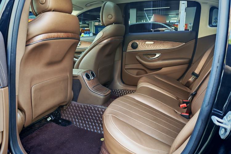 Used Mercedes-Benz E-Class 2022 E 260 L Interior 3