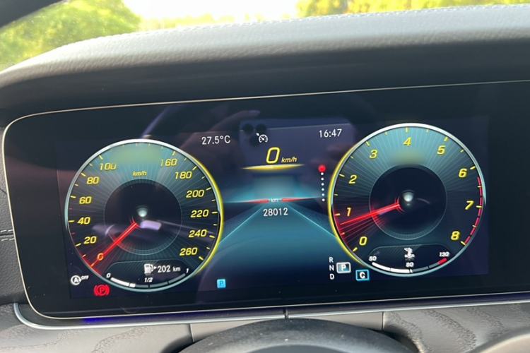 Used Mercedes-Benz E-Class 2022 E 260 Stylish Sports Edition Interior 3