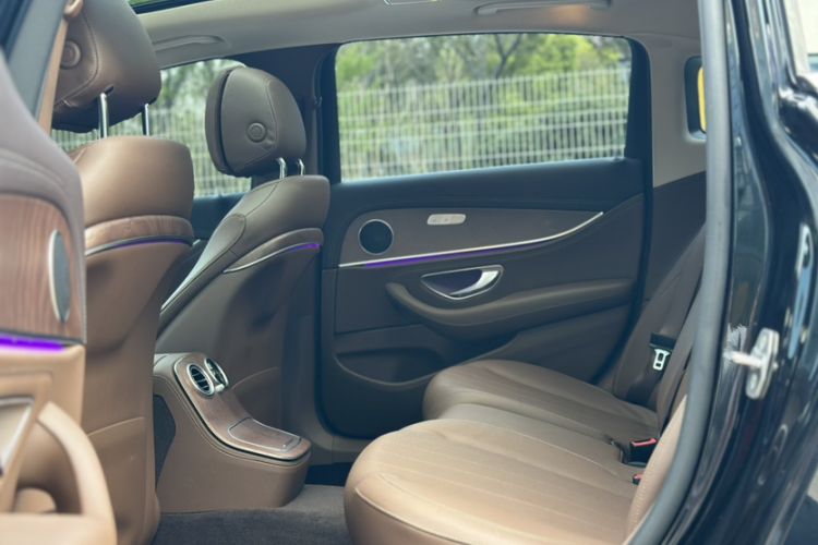 Used Mercedes-Benz E-Class 2022 E 260 L Interior 3