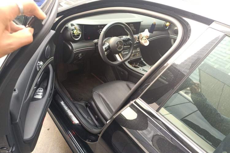 Used Mercedes-Benz E-Class 2022 E 260 Stylish Sports Edition Interior 3