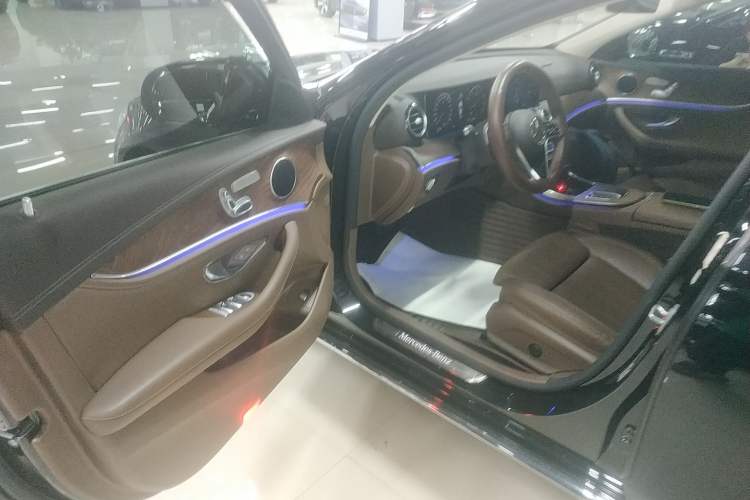 Used Mercedes-Benz E-Class 2022 Updated E 300 L Stylish Edition Interior 3