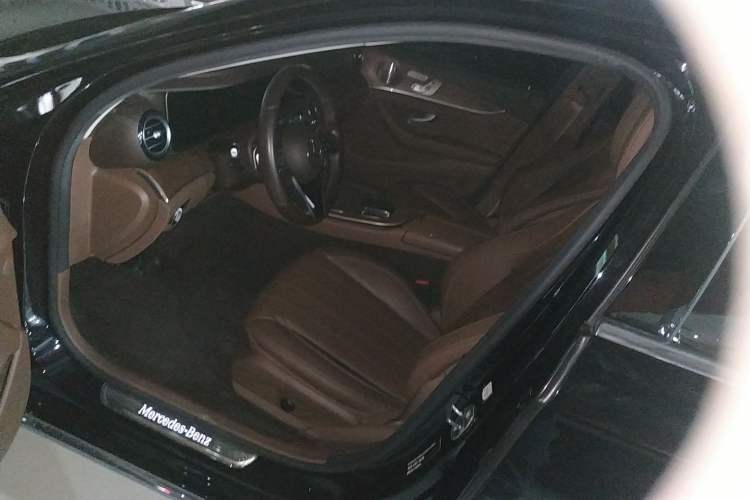 Used Mercedes-Benz E-Class 2022 E 300 L Luxury Model Interior 3